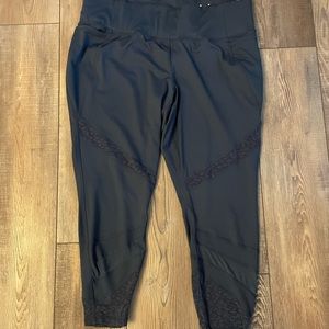 Livi Lane Bryant size 22/24 leggings with lace